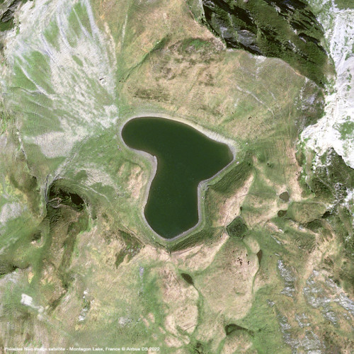 Pléiades Neo - Montagnon Lake, France