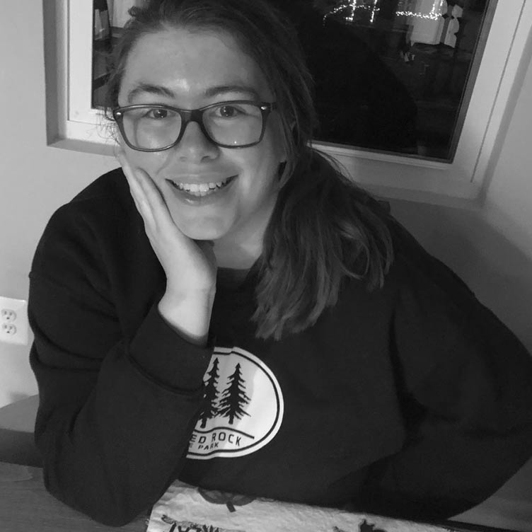 Kayla Rinker, Customer Service Representative – Chantillyn Viginia