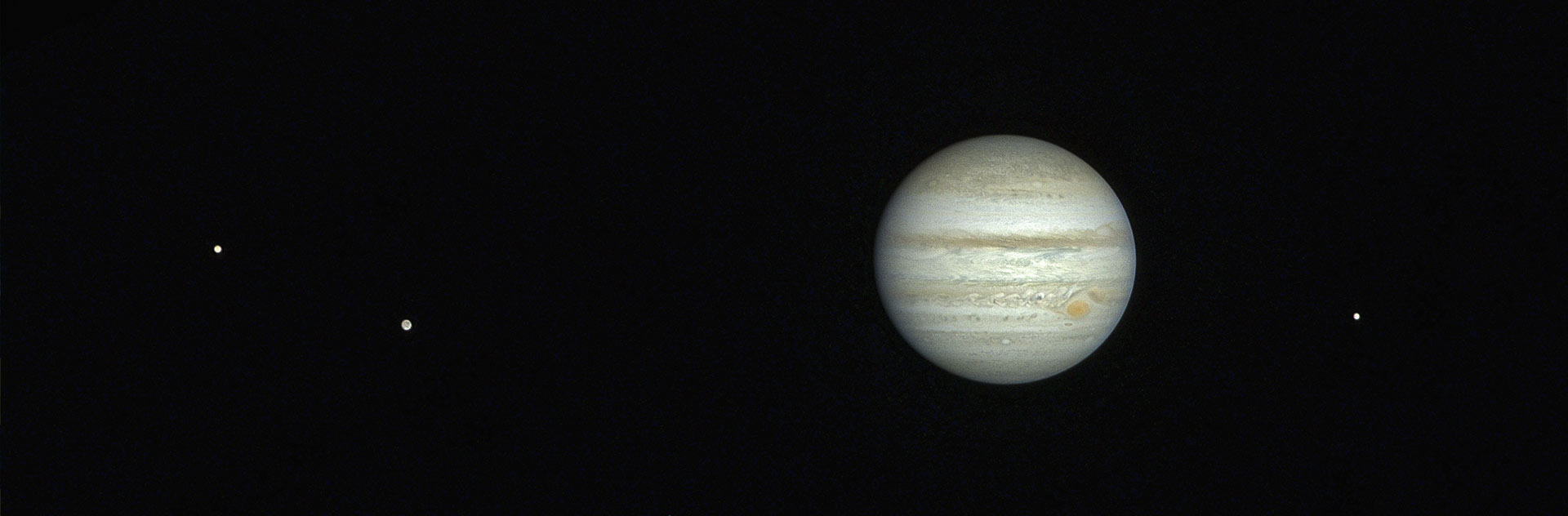 Three out of four moons of Jupiter: « Io », « Ganymède » and« Europe »