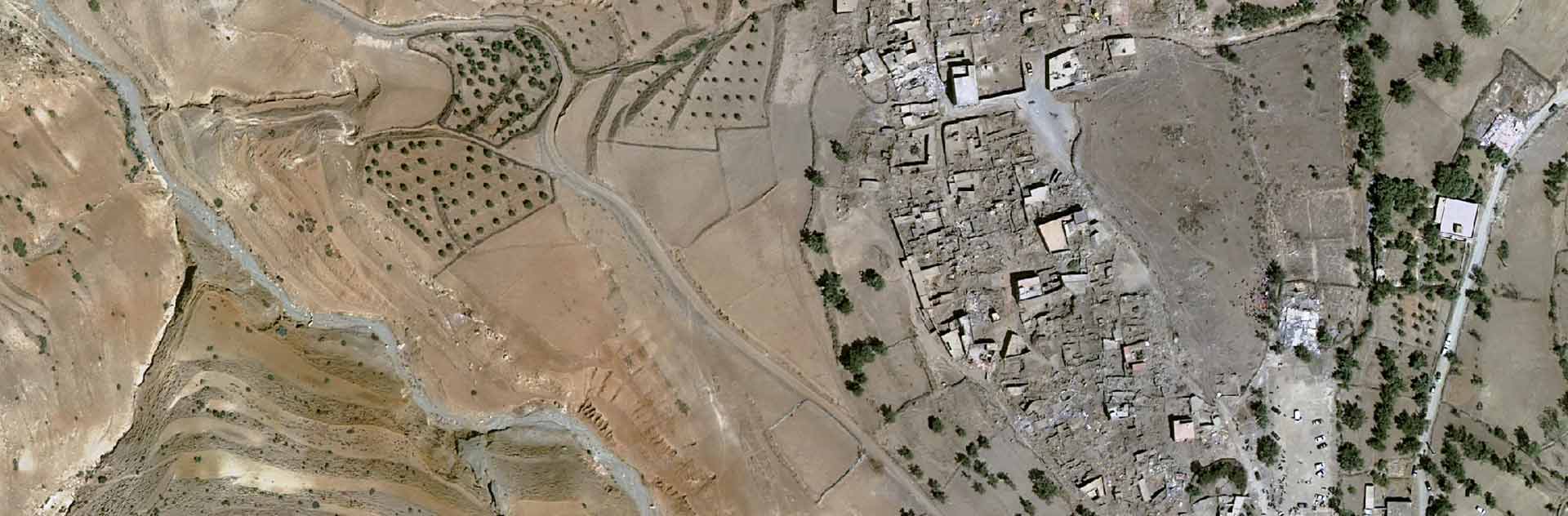 Setting up a camp for the first survivors south of the Amizmiz medina seen by Pléiades Neo - 30cm resolution