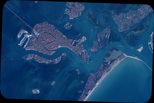 SPOT 7 Projected WGS84 Pansharpened (GEOTIFF 16bits)